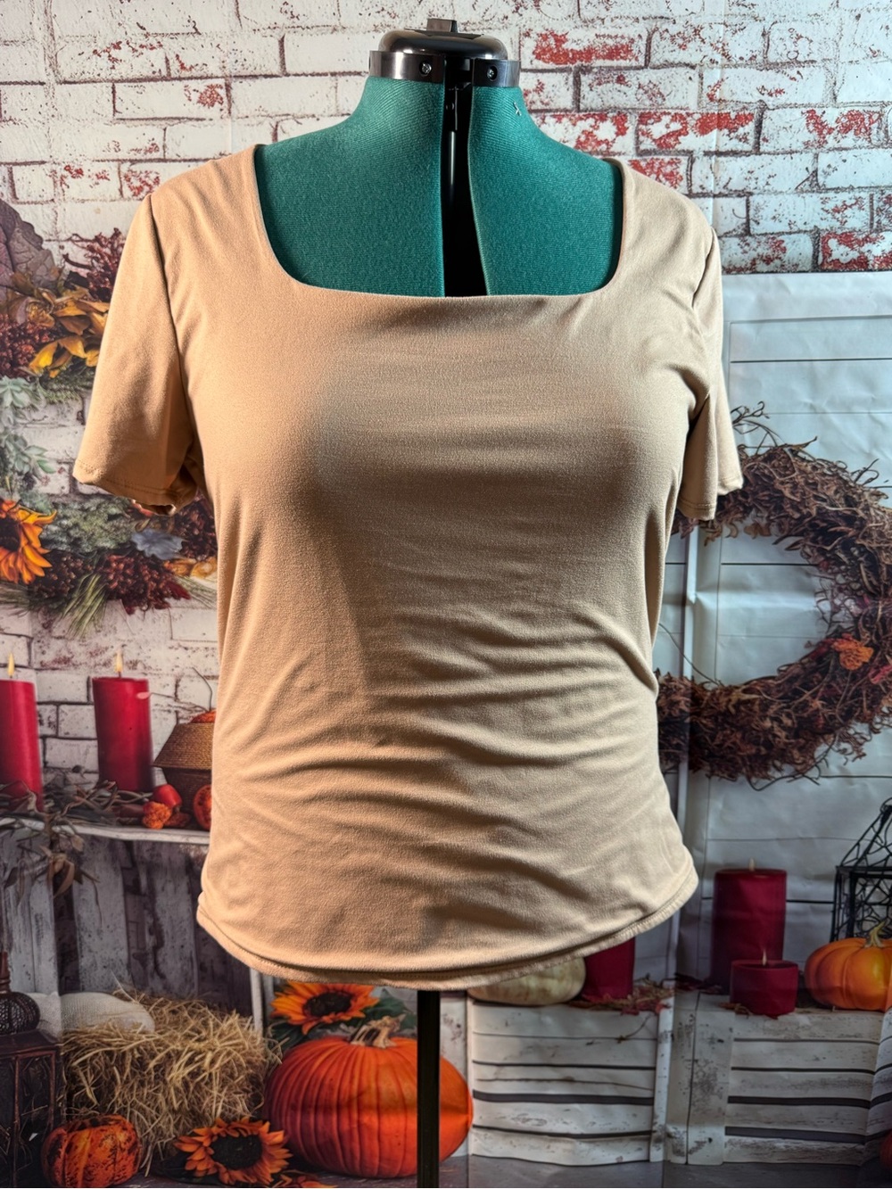 192-Square Neck Short Sleeve Tee in Tan